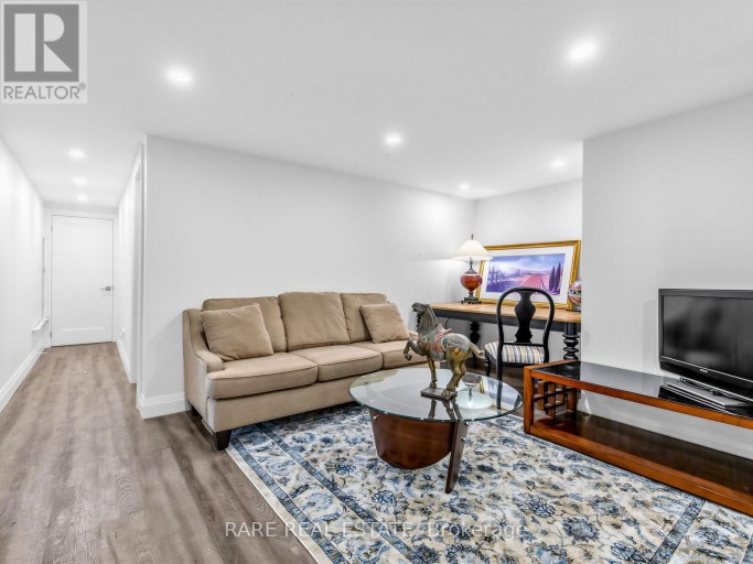 LOWER - 2 LEANDER COURT, Toronto (O'Connor-Parkview), Ontario, M4B2W1