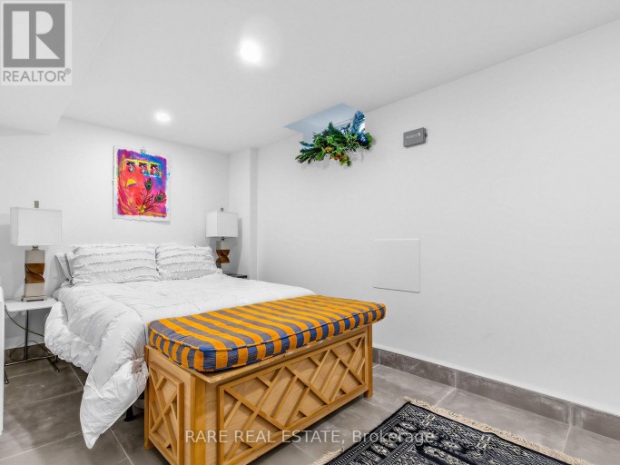 LOWER - 2 LEANDER COURT, Toronto (O'Connor-Parkview), Ontario, M4B2W1