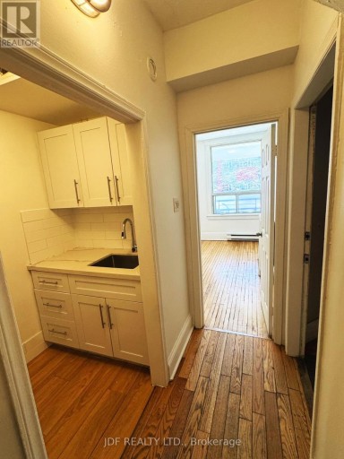MAIN FLOOR - 383 LANSDOWNE AVENUE, Toronto (Dufferin Grove), Ontario, M6H3Y2