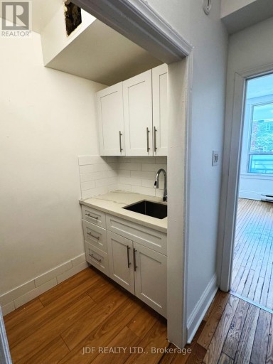 MAIN FLOOR - 383 LANSDOWNE AVENUE, Toronto (Dufferin Grove), Ontario, M6H3Y2