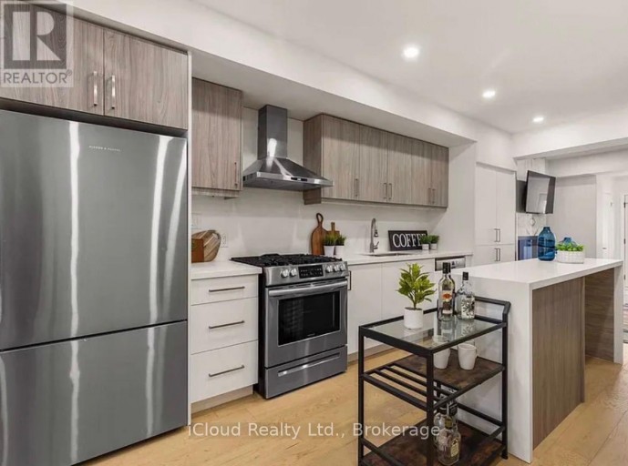 386 COXWELL AVENUE, Toronto (Greenwood-Coxwell), Ontario, M4L3B7