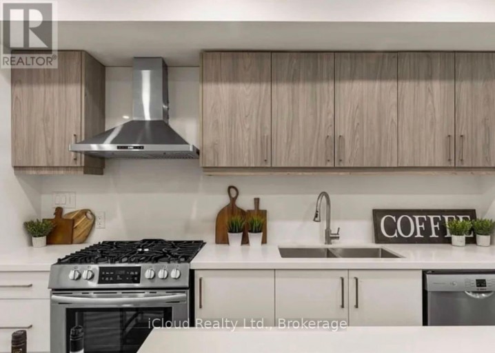386 COXWELL AVENUE, Toronto (Greenwood-Coxwell), Ontario, M4L3B7