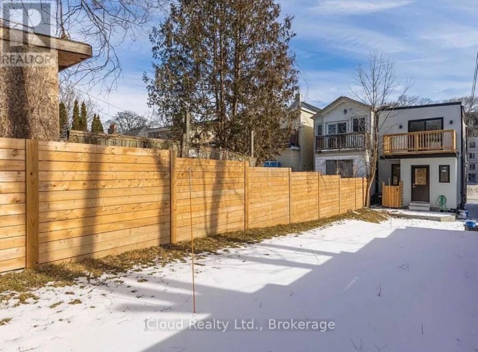 386 COXWELL AVENUE, Toronto (Greenwood-Coxwell), Ontario, M4L3B7