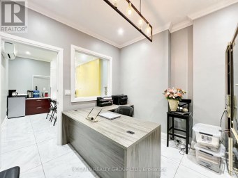 2544 EGLINTON AVENUE W Toronto (Beechborough-Greenbrook) Ontario photo 3