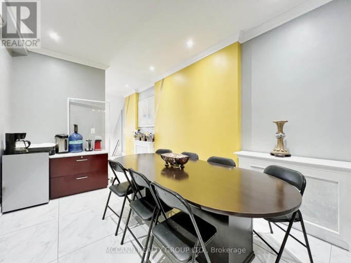 2544 EGLINTON AVENUE W, Toronto (Beechborough-Greenbrook), Ontario, M6M1T1