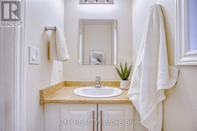 156 MCKNIGHT AVENUE Hamilton (Waterdown) Ontario photo 20