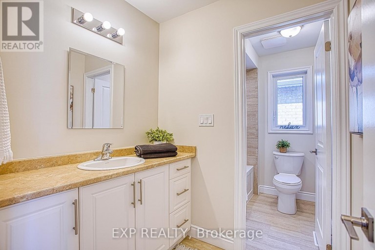156 MCKNIGHT AVENUE, Hamilton (Waterdown), Ontario, L8B0T7