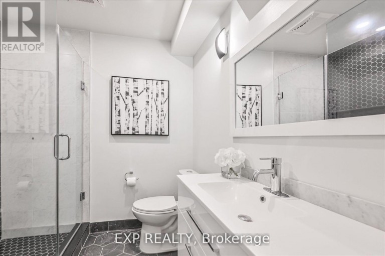 B - 922 LOGAN AVENUE, Toronto (Playter Estates-Danforth), Ontario, M4K3E4