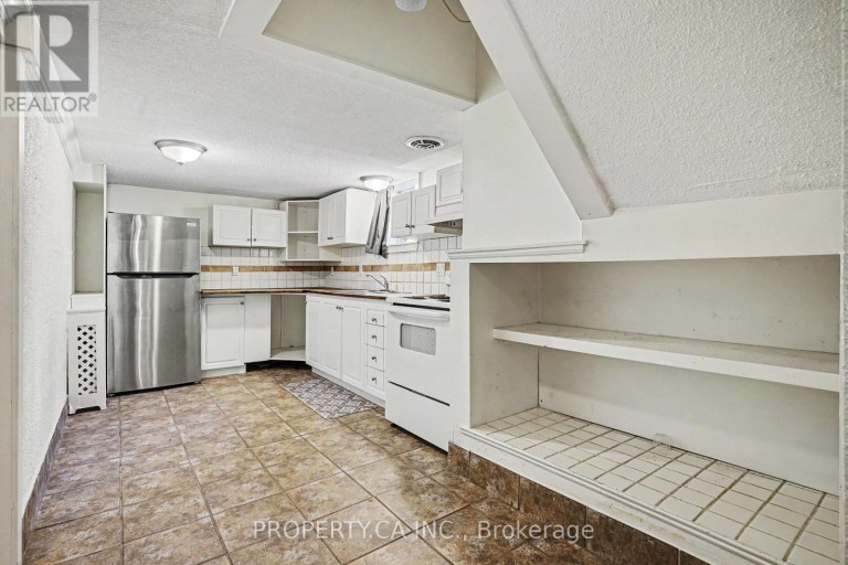 LOWER - 130 LAUDER AVENUE, Toronto (Corso Italia-Davenport), Ontario, M6H3E5