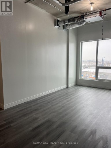 423 - 600 DIXON ROAD, Toronto (West Humber-Clairville), Ontario, M9W1J1
