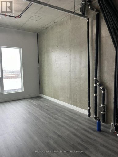 423 - 600 DIXON ROAD, Toronto (West Humber-Clairville), Ontario, M9W1J1