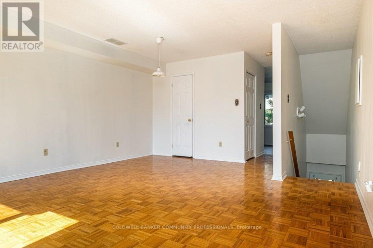 10 - 266 LIMERIDGE ROAD E, Hamilton (Bruleville), Ontario, L9A2S7