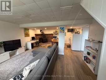 10 IBER COURT Aurora (Aurora Village) Ontario photo 1