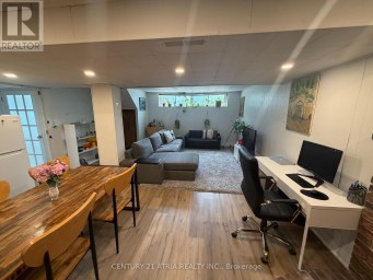 10 IBER COURT Aurora (Aurora Village) Ontario photo 3