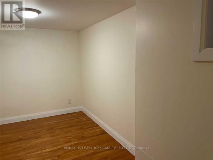 BSMT - 94 GLENHOLME AVENUE, Toronto (Corso Italia-Davenport), Ontario, M6H3B1
