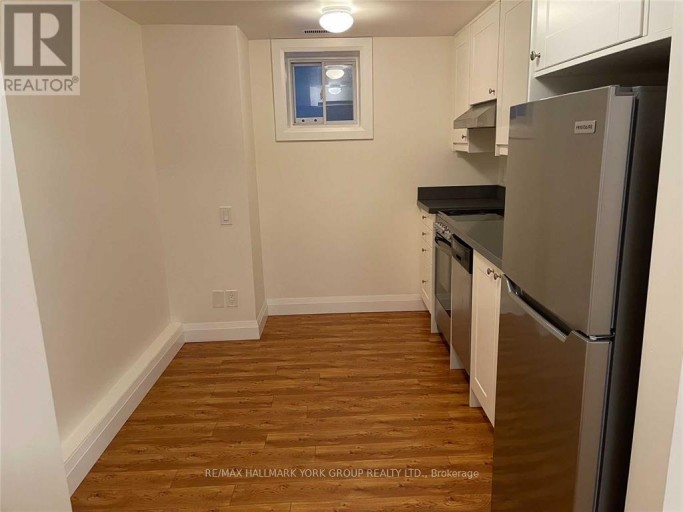 BSMT - 94 GLENHOLME AVENUE, Toronto (Corso Italia-Davenport), Ontario, M6H3B1