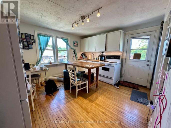 1125 CANNON STREET E, Hamilton (Crown Point), Ontario, L8L2J7