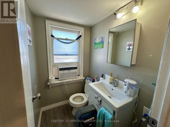 1125 CANNON STREET E, Hamilton (Crown Point), Ontario, L8L2J7
