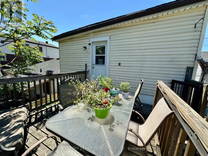 1125 CANNON STREET E, Hamilton (Crown Point), Ontario, L8L2J7