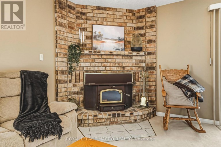 565 STONE CHURCH ROAD W, Hamilton (Gilkson), Ontario, L9B1A5