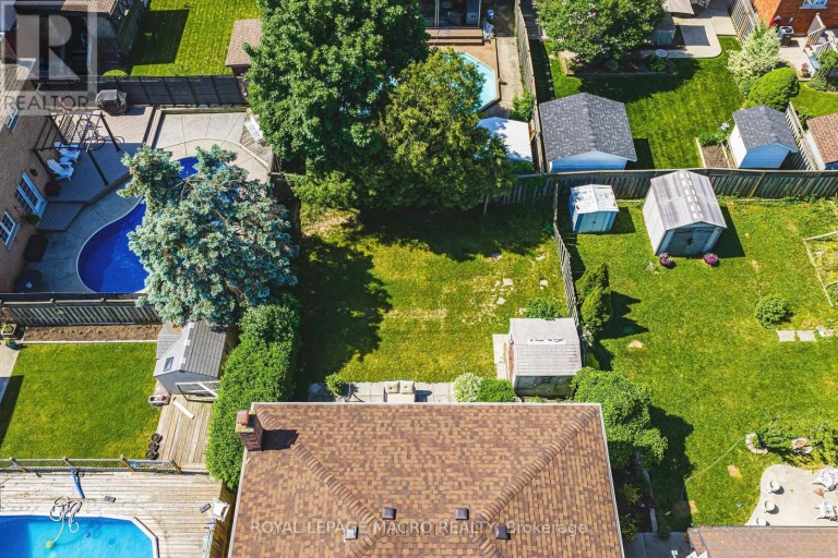 565 STONE CHURCH ROAD W, Hamilton (Gilkson), Ontario, L9B1A5