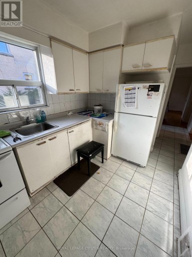 32 NEWTON DRIVE, Toronto (Newtonbrook East), Ontario, M2M2M7