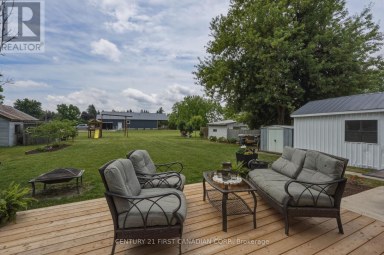 8073 FRANCIS STREET Brooke-Alvinston (Brooke Alvinston) Ontario photo 26