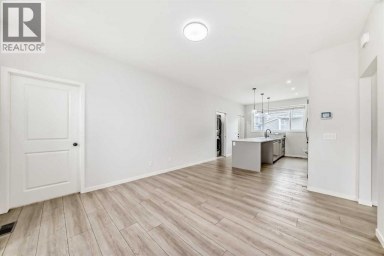 212 Lucas Place NW Calgary Alberta photo 17