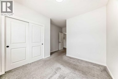212 Lucas Place NW Calgary Alberta photo 20
