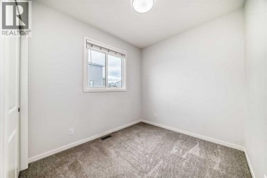 212 Lucas Place NW Calgary Alberta photo 25