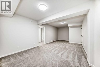 212 Lucas Place NW Calgary Alberta photo 32