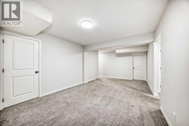 212 Lucas Place NW Calgary Alberta photo 34