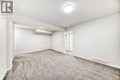 212 Lucas Place NW Calgary Alberta photo 35