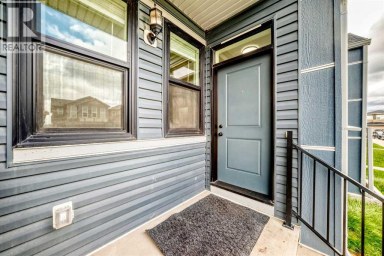 212 Lucas Place NW Calgary Alberta photo 4