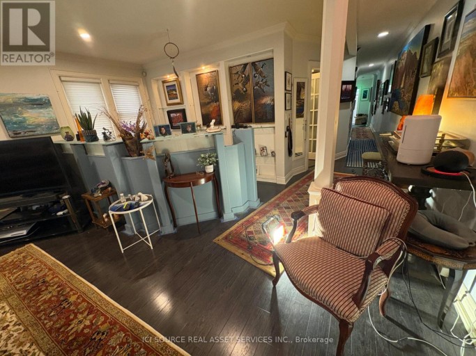 MAIN FLOOR - 2241 QUEEN STREET E, Toronto (The Beaches), Ontario, M4E1G1