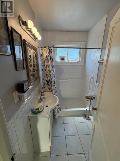 MAIN FLOOR - 2241 QUEEN STREET E, Toronto (The Beaches), Ontario, M4E1G1