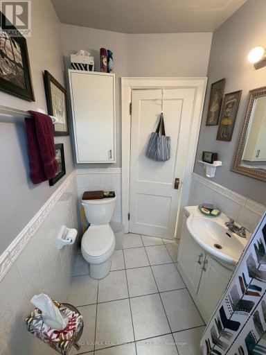 MAIN FLOOR - 2241 QUEEN STREET E, Toronto (The Beaches), Ontario, M4E1G1