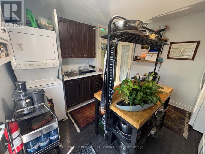 MAIN FLOOR - 2241 QUEEN STREET E, Toronto (The Beaches), Ontario, M4E1G1