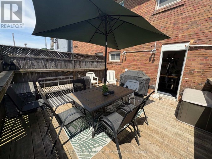 MAIN FLOOR - 2241 QUEEN STREET E, Toronto (The Beaches), Ontario, M4E1G1