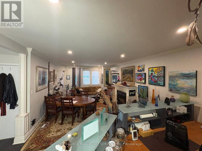 MAIN FLOOR - 2241 QUEEN STREET E, Toronto (The Beaches), Ontario, M4E1G1