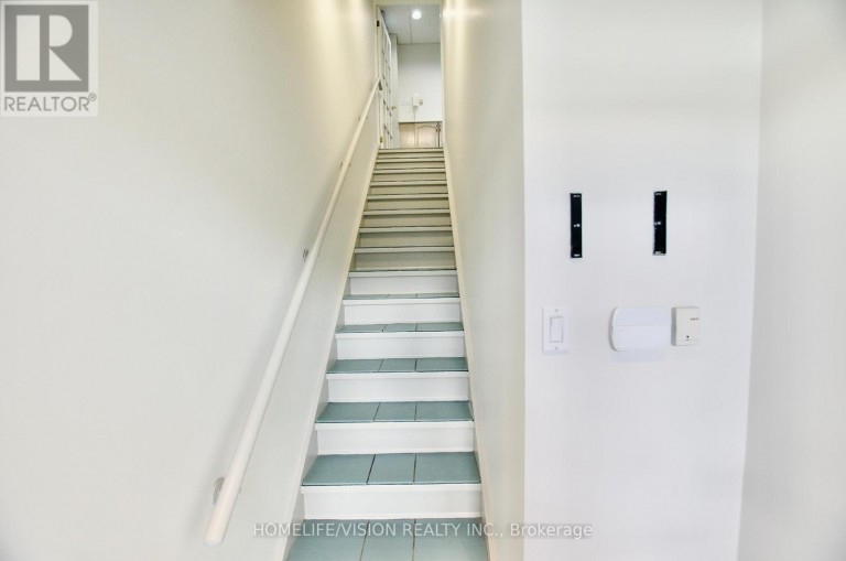 303 - 1315 LAWRENCE AVENUE E, Toronto (Victoria Village), Ontario, M3A3R3