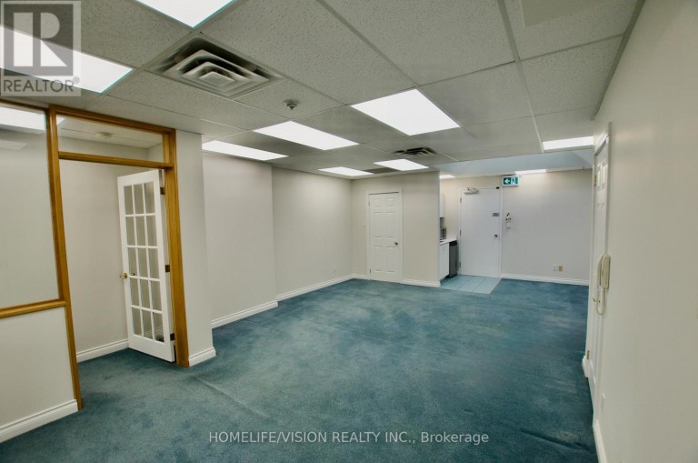 303 - 1315 LAWRENCE AVENUE E, Toronto (Victoria Village), Ontario, M3A3R3