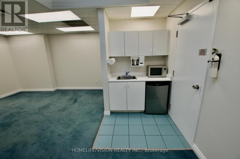 303 - 1315 LAWRENCE AVENUE E, Toronto (Victoria Village), Ontario, M3A3R3