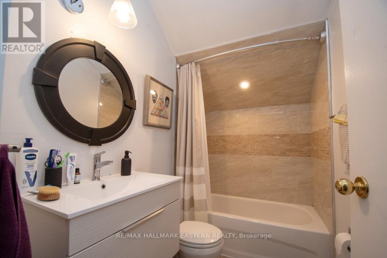 813 WATER ST. & 11 ARGYLE STREET, Peterborough (Northcrest Ward 5), Ontario, K9H3N7