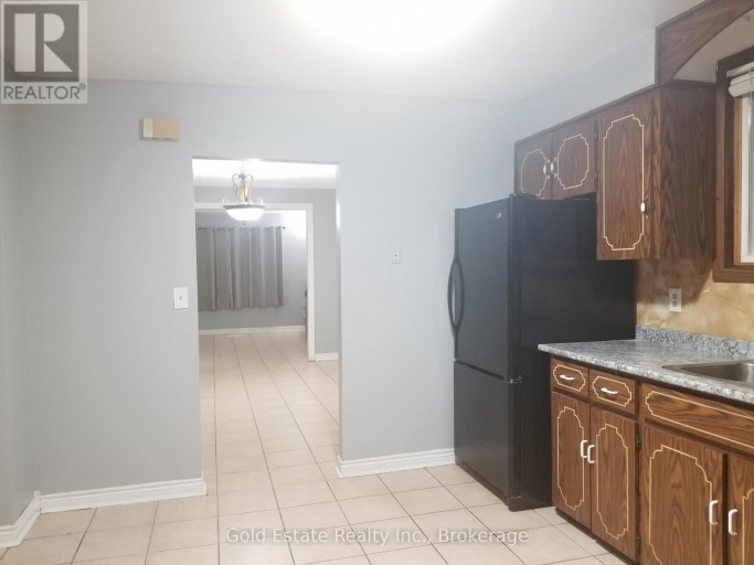 UPPER - 426 LANGLOIS AVENUE, Windsor, Ontario, N9A2G4