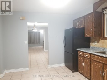 UPPER - 426 LANGLOIS AVENUE Windsor Ontario photo 17