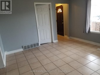 UPPER - 426 LANGLOIS AVENUE Windsor Ontario photo 2