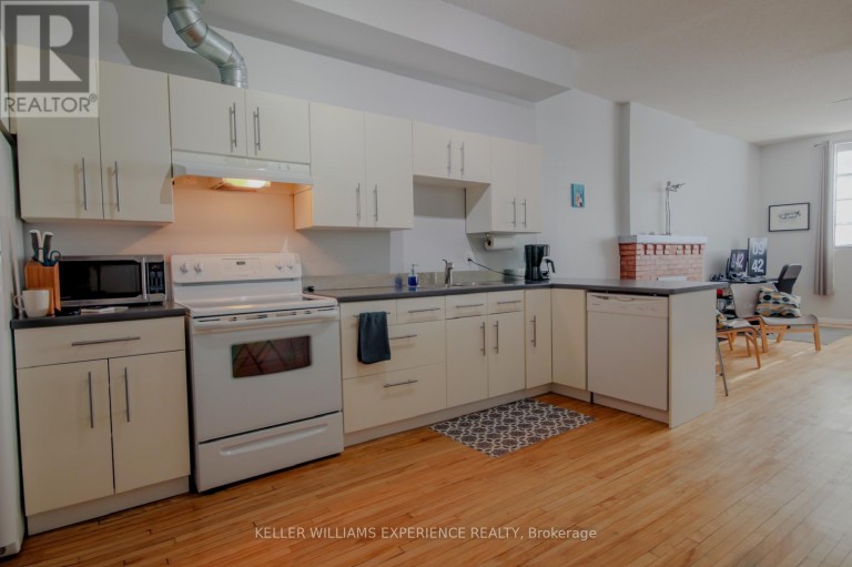2ND FLOOR - 17 JOHN STREET N, Hamilton (Beasley), Ontario, L8R1H1