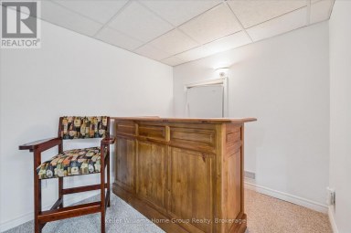 284 COLBORNE STREET Centre Wellington (Elora/Salem) Ontario photo 38