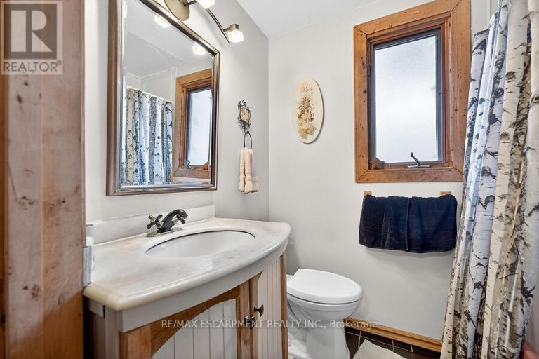 104 TEAL AVENUE, Hamilton (Stoney Creek), Ontario, L8E3B4